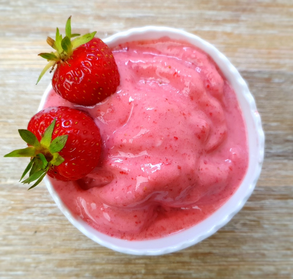 Erdbeer-Joghurt-Eis low carb Rezept – Low carb Rezepte – schlankmitverstand